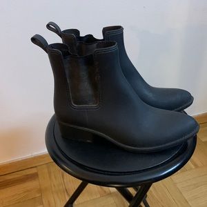Steve Madden black Chelsea rain boots